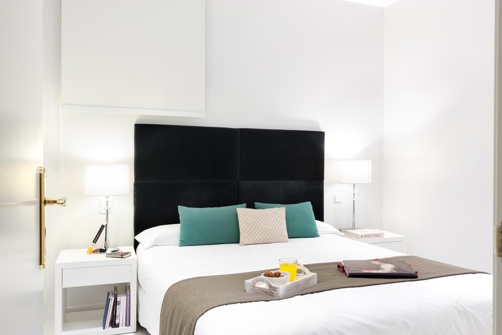 Carretas Apartments Мадрид Екстер'єр фото