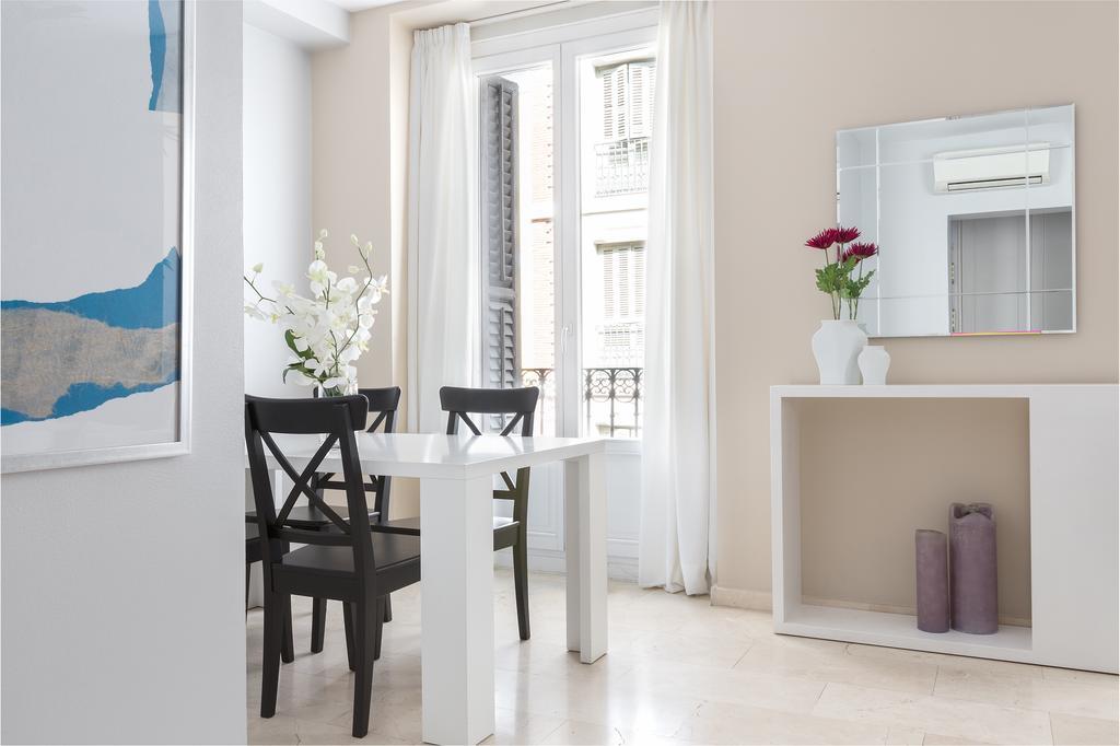 Carretas Apartments Мадрид Екстер'єр фото